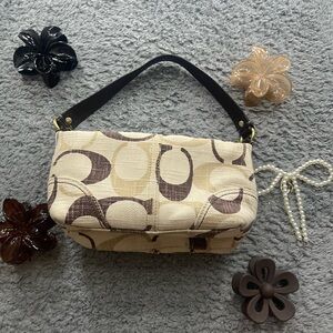 Vintage/Y2K Coach Cream and Brown Shoulder Bag